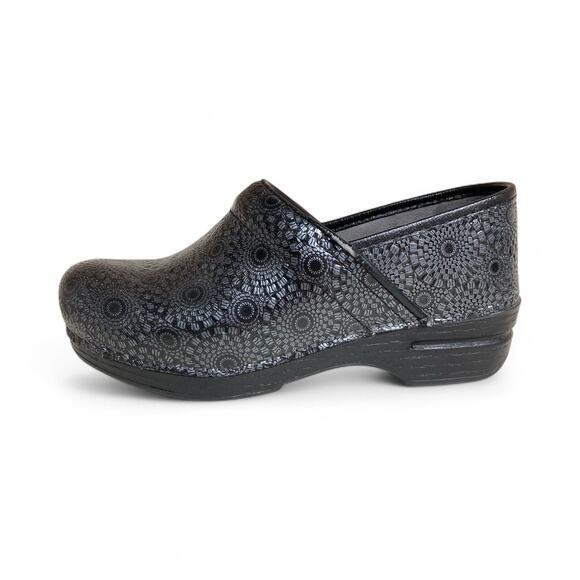 Dansko XP Clogs in Black and Silver Medallion Women's US Size 7.5 (Euro 38) - Picture 13 of 13